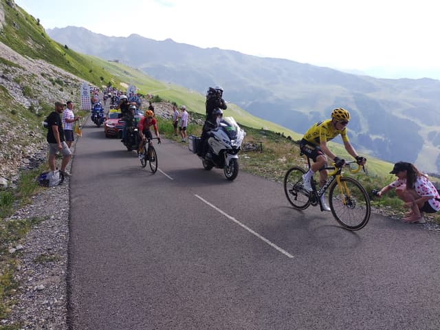Vingegaard gana en Blockhaus y avisa en el Giro
